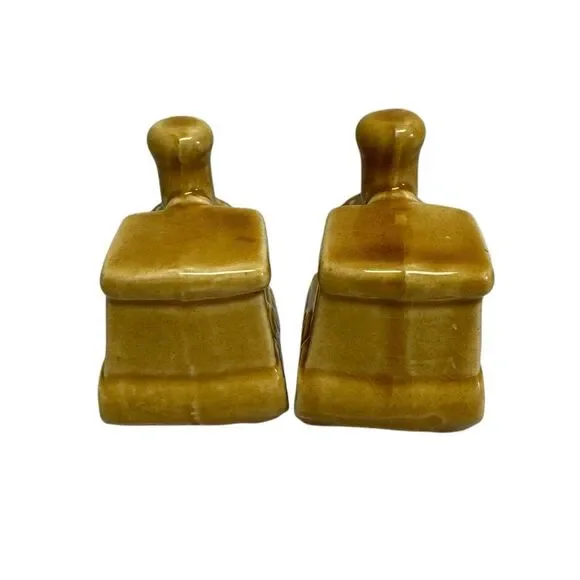 Vintage Train Locomotives Salt‎ and Pepper Shakers with Stoppers Made in Taiwan - Picture 3 of 5